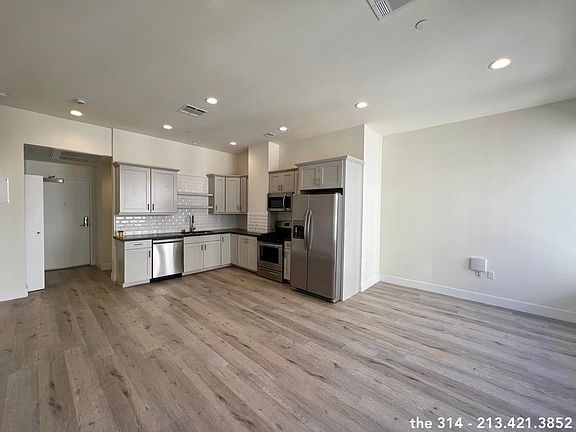 5th image of 601 S Broadway St #606