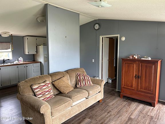 3rd image of 88 Jenna Pooh Ln