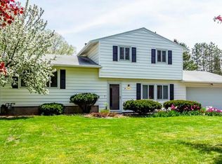 40 Omega Dr, Rochester, NY 14624