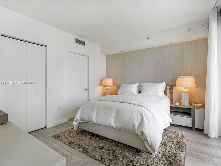 55 SW 9th St #4001 — Photo 10