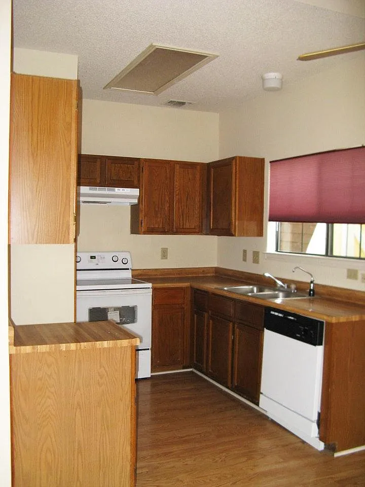 Kitchen - 5851 Spring Grn