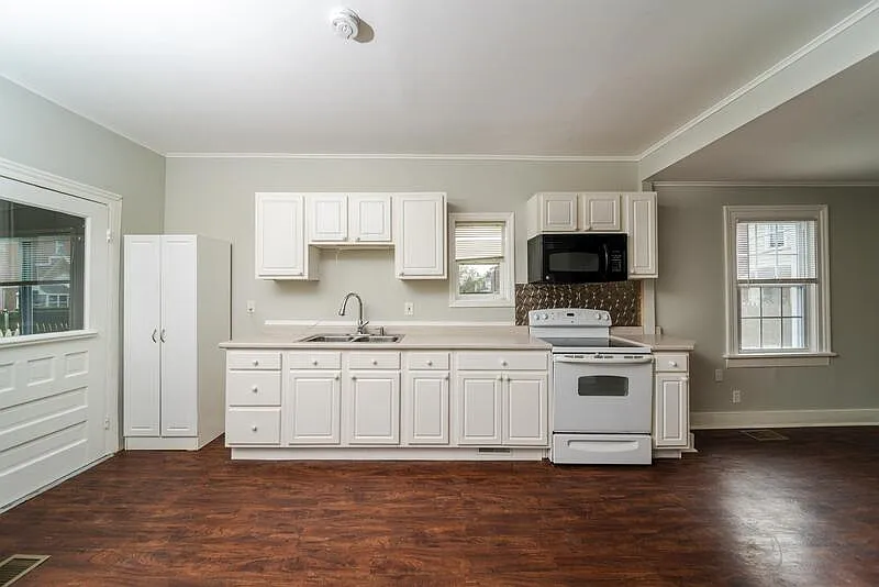 2 bed, 1.0 bath, 900 sqft, $1,350 — Photo 4