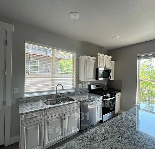 760 Bluffs Ct #101 — Photo 5