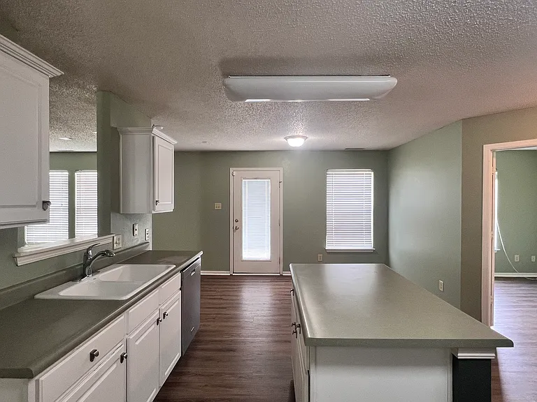 10400 Hickory Hill Dr — Photo 10