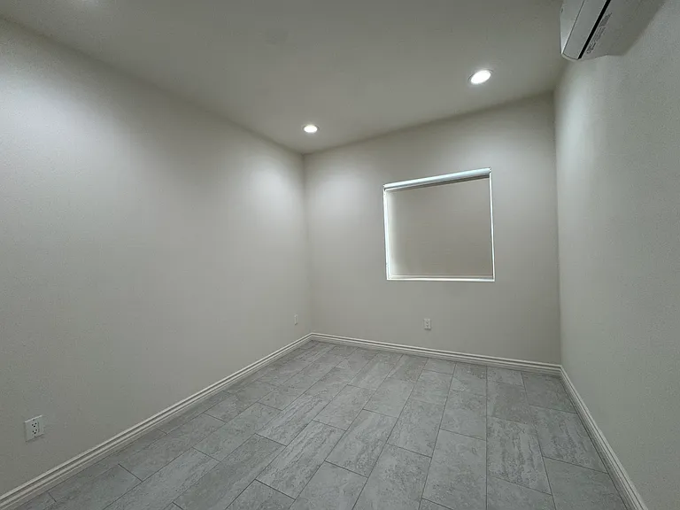 525 W Woodcrest Ave #B — Photo 3