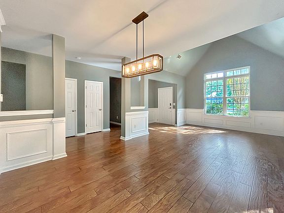 4th image of 106 York Ct