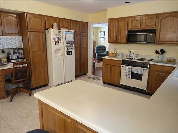 4th image of 781 Eagle Cliff Dr