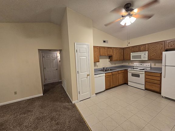 Fully equipped Kitchen with appliances