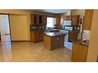 45492 Lone Pine Ln, Macomb, MI 48044