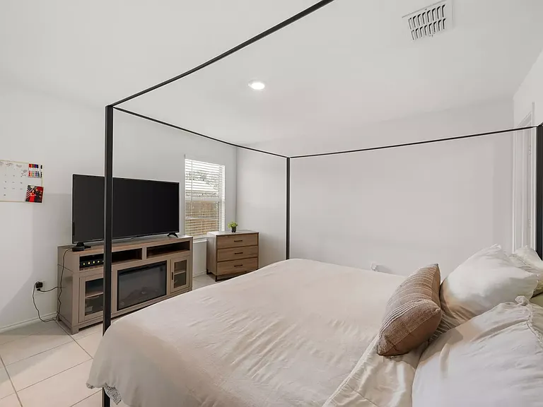 709 Odlozil Ln — Photo 18
