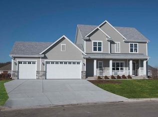 W138N6098 Weyerhaven Ct, Menomonee Falls, WI 53051
