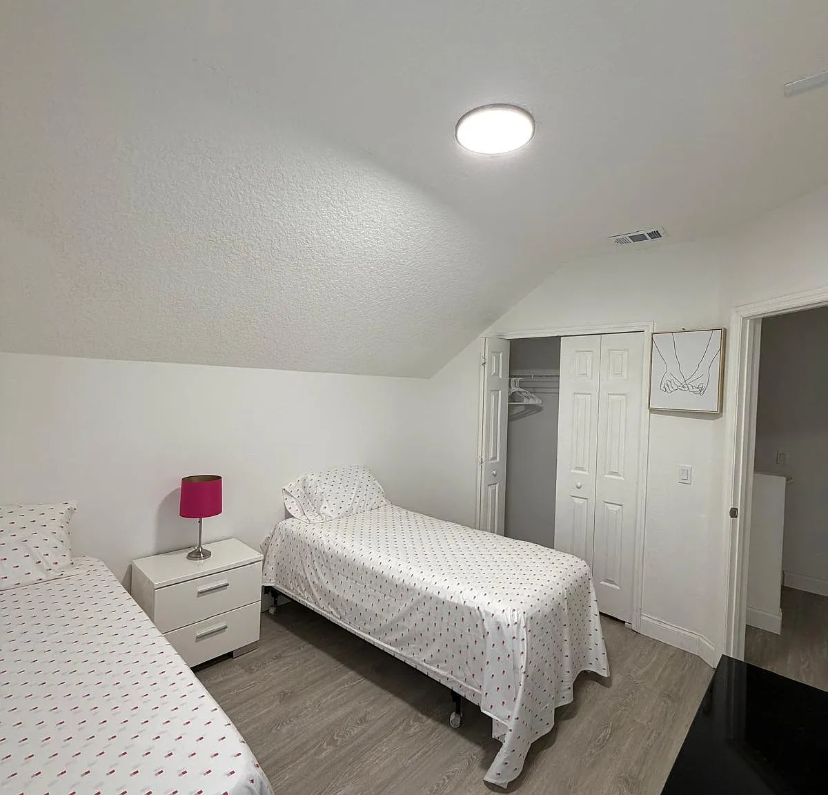 7 bed, 1371 sqft, $800 — Photo 4