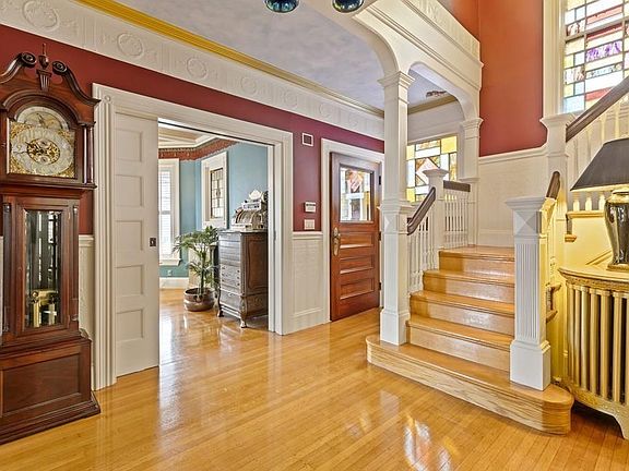 3rd image of 17 Grant St
