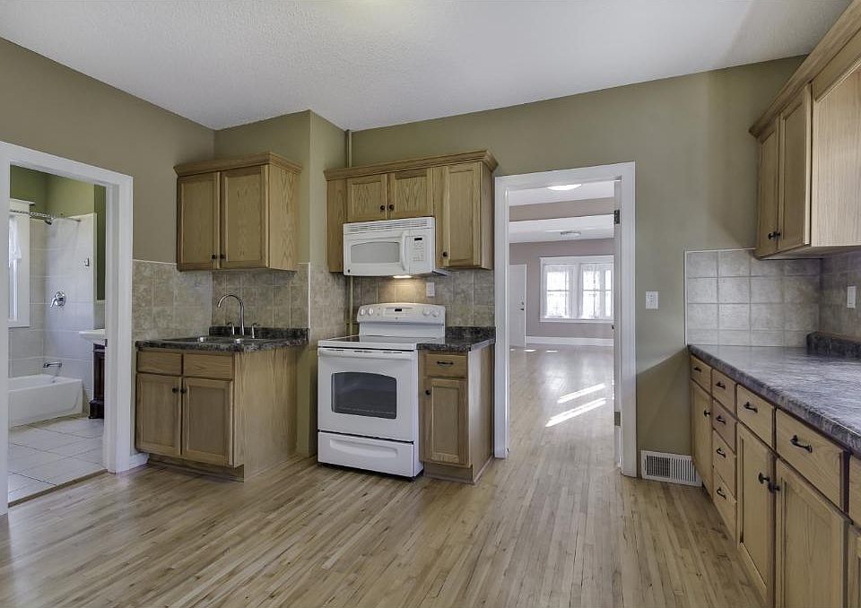 1st image of 3010 Grand St NE #2