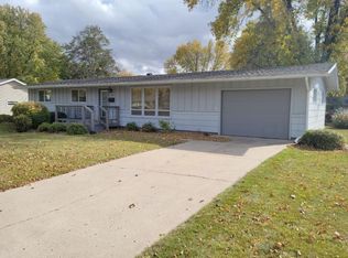 780 3rd St SW, Wells, MN 56097