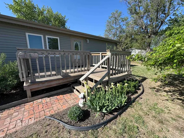 16 N Rushmore Dr, Overton, NE 68863