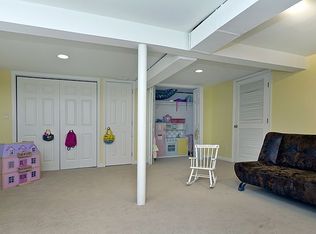 2 Abey Dr, Pennington, NJ