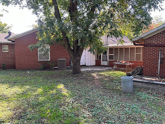 5th image of 509 Rosewood St