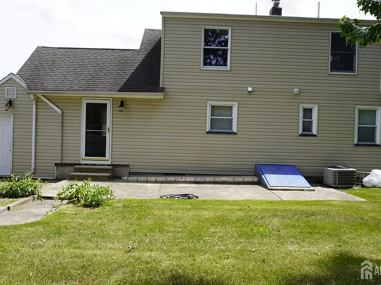 74 Warner St — Photo 15