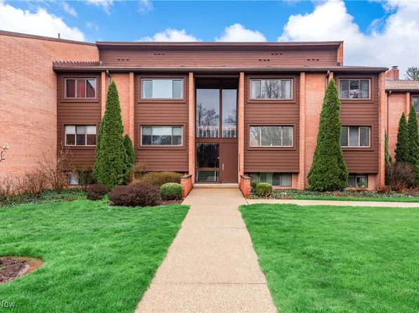 951 Canyon View Rd APT 304, Sagamore Hills, OH 44067