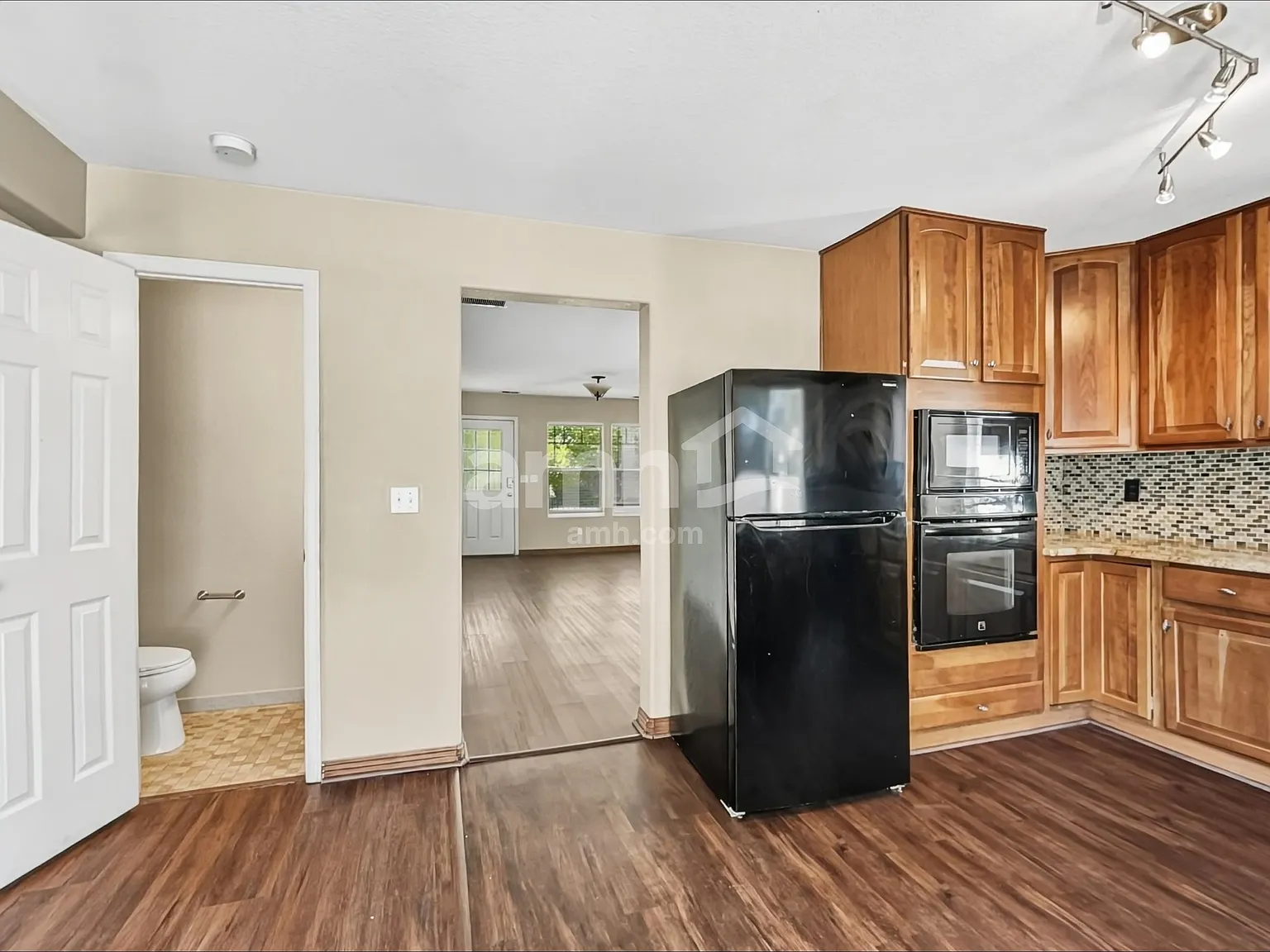 4 bed, 2.5 bath, 1731 sqft, $2,975 — Photo 4
