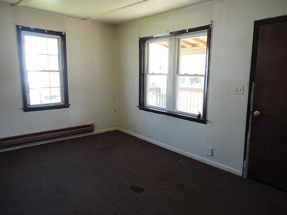 3rd image of 2517 Louise St