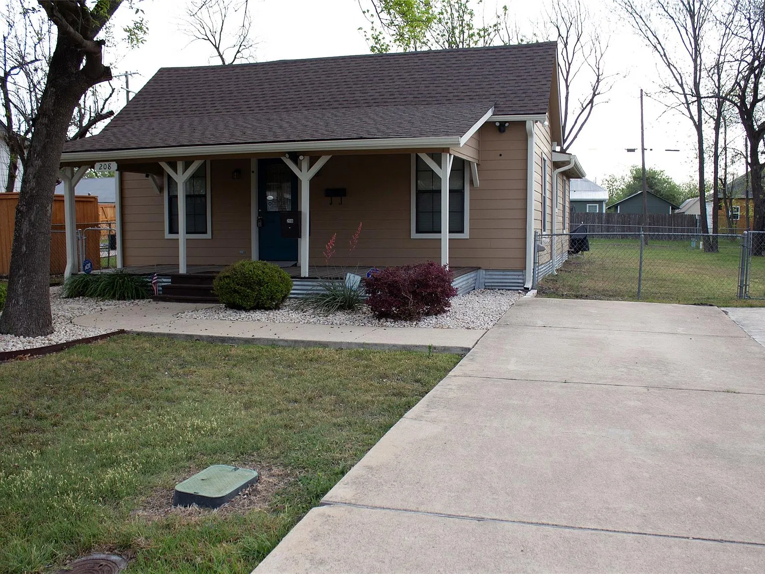 2 bed, 1.0 bath, 1120 sqft, $1,650 — Photo 3