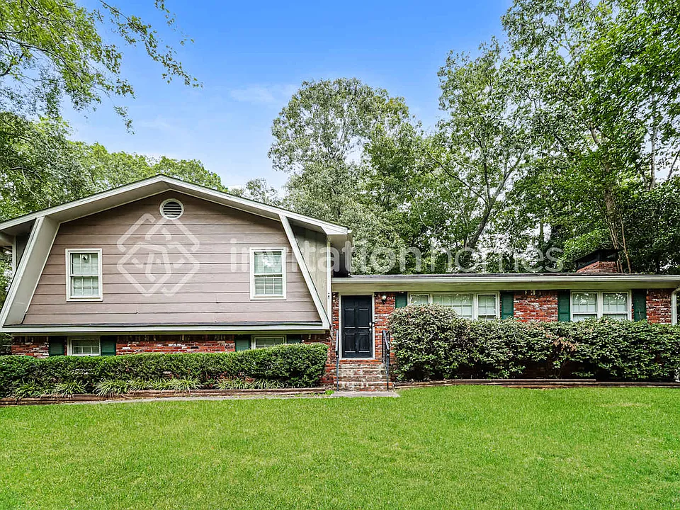 2932 Karen Ln