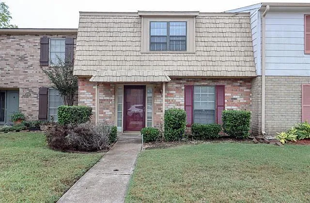 5725 Townhouse Ln — Photo 1