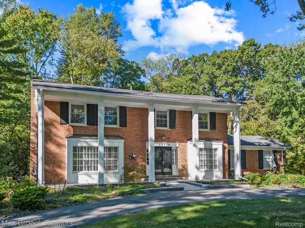 30777 Cheviot Hills Dr, Franklin, MI 48025