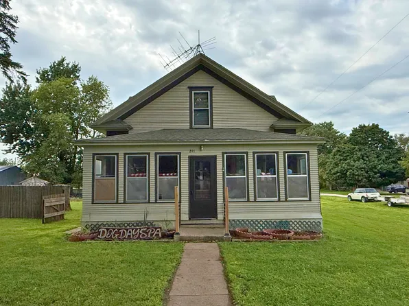 211 Indian Ave, Hastings, IA 51540