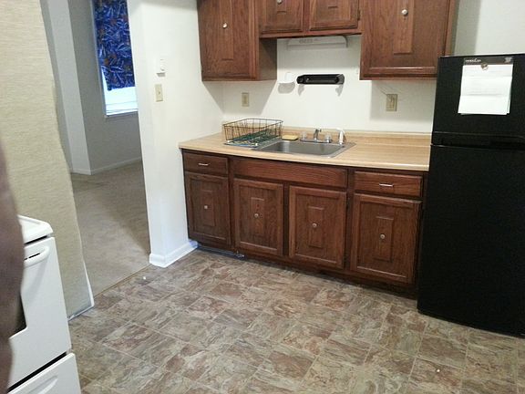 2nd image of 410 Donner Ave APT 3