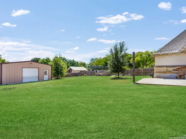 910 LONDON ST, Castroville, TX 78009