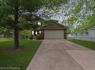 21684 Rockwell St, Farmington Hills, MI 48336