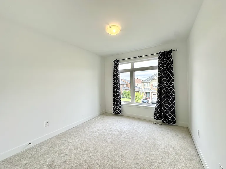Broadridge Cres — Photo 9
