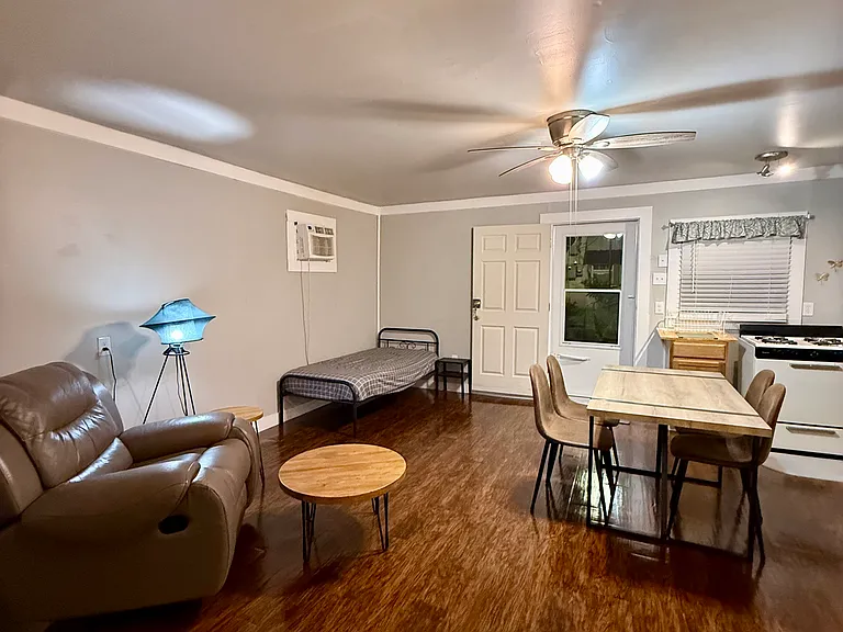 810 Haggin St #810 — Photo 4