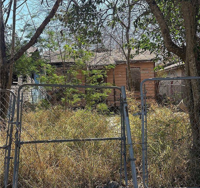 2nd image of 606 Nebraska St
