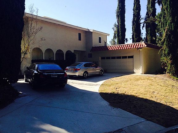 2nd image of 4935 Tarzana Woods Dr