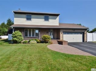 96 Roxbury Dr, Commack, NY 11725