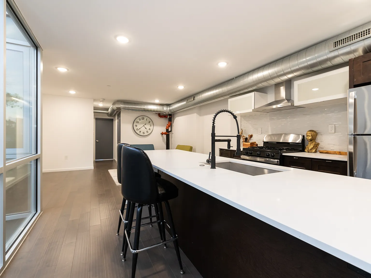 2 bed, 1200 sqft, $1,950 — Photo 2