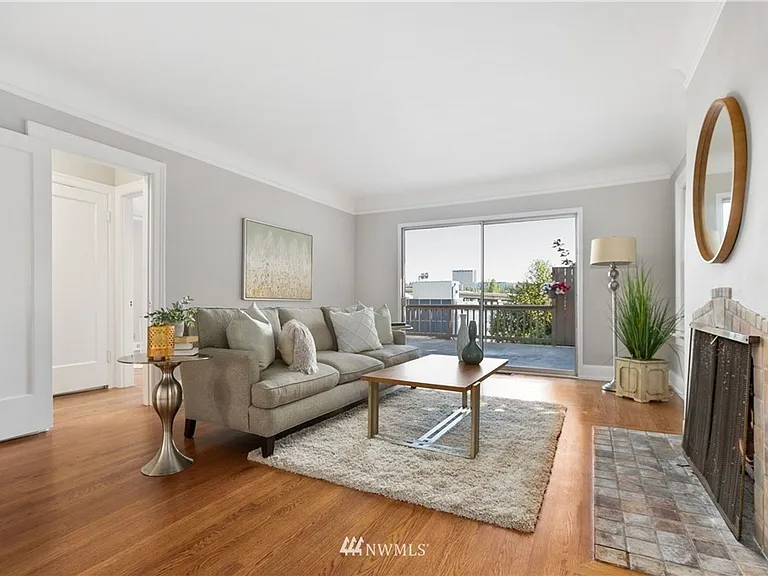 2428 Boyer Ave E — Photo 10