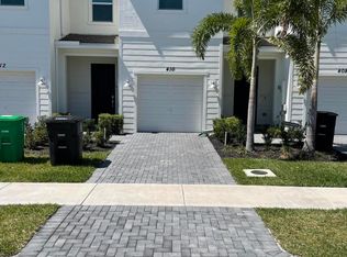 410 SE Crossoak Ln, Port Saint Lucie, FL 34984