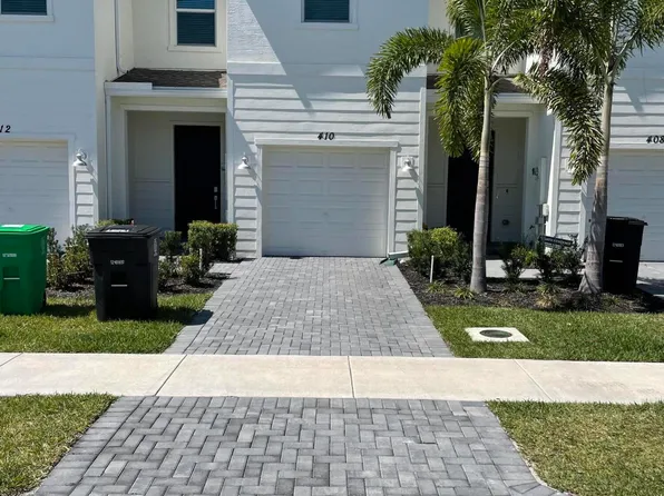 410 SE Crossoak Ln, Port Saint Lucie, FL 34984