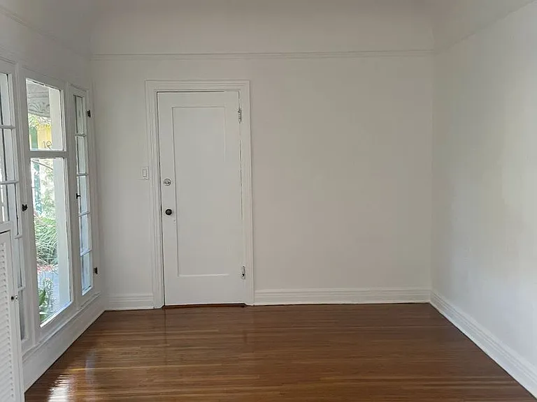 1002 N Sweetzer Ave — Photo 11