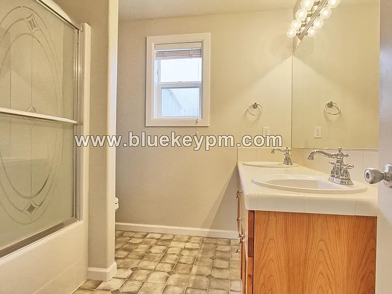 907 N 9th Way — Photo 13