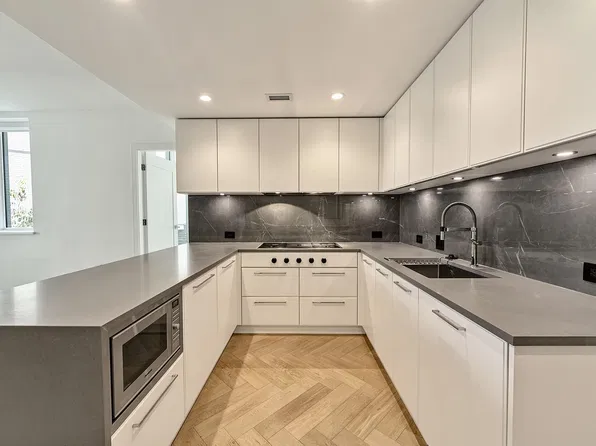 4685 Cambie St #203, Vancouver, BC V5Z 3B2