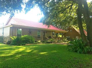 516 E Ln #2, Anahuac, TX 77514