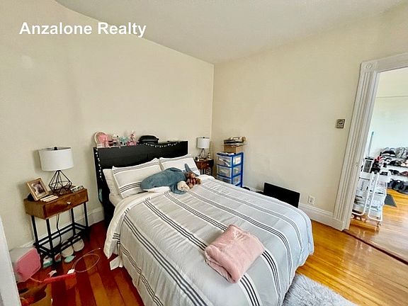 4th image of 109 Charter St #3