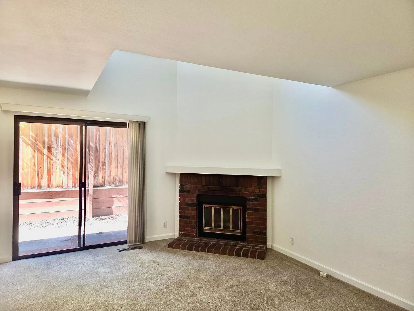 Campbell Townhouse with 2 Bedrooms and Office Space! — Photo 2