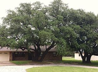 600 Indian Creek Dr, Comanche, TX 76442